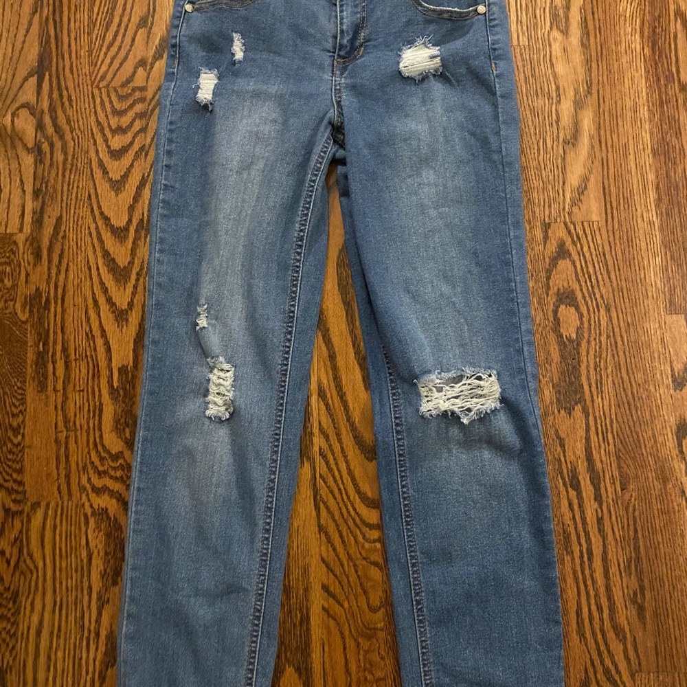 Cute boyfriend jeans from target.